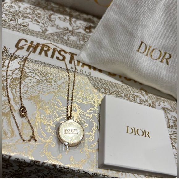 New 🌹CHRISTIAN DIOR 🌹 Gold Pendant Necklace- Gold Tone & Ceramic Jadore - Picture 3 of 15